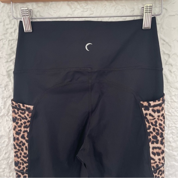 Zyia Active Brilliant Hi-Rise Leopard Side Panel Crop Leggings Sz 6-8 Black 20” - Picture 5 of 7